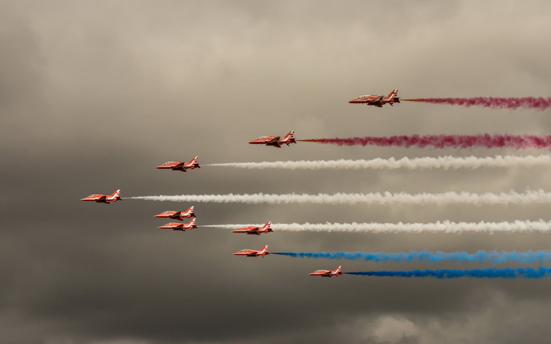 赛季中期总结会议召开教练组提出攻防两端需同步提升